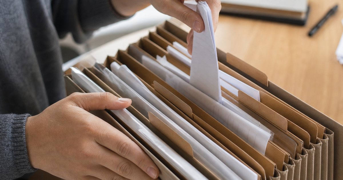 Do landlords need receipts to justify security deposit deductions in most states?